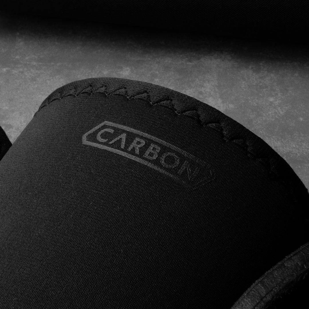 Knee Sleeve for Powerlifting, Bodybuilding, Strongman Strength Sports. Increase Squat Leg Day Performance. Made of stiffest and most dense 7mm Neoprene. Prevents injuries provides maximal warmth. Break Personal Records and excel in Competition. By Augments Training Armoury AUG 'AUG' Augments critical pieces part of the carbon collection. Stiffness and Density provides the highest-quality compression to the Knee. Competition specifications and approved by most powerlifting federations worldwide.